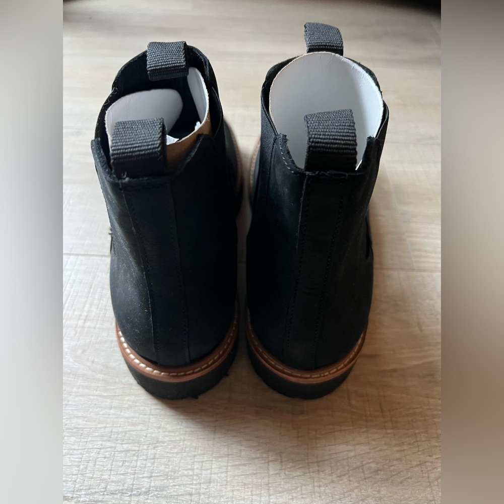 Nisolo Elegant Black Ankle Boots with Tan Accents - Picture 5 of 13